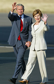 El presidente estadounidense, George Bush, y su esposa, Laura.
