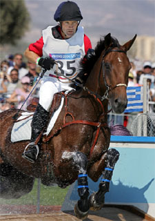  Over and Over,   saltando en la competición que le llevó a la muerte.