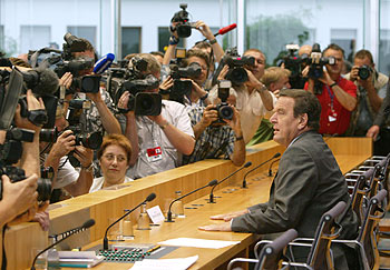 Schröder, durante una conferencia de prensa celebrada ayer en Berlín.