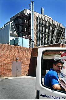 Las torres del centro Delfos, posibles causantes del foco de legionela. rnrn SUSANNA SÁEZ