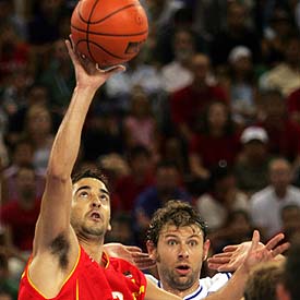 Navarro lanza ante Galanda.