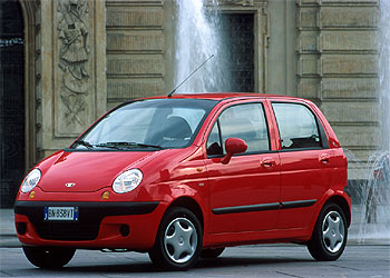 El Daewoo Matiz es el automóvil más barato del mercado. Un coche de ciudad con un diseño simpático y actual, y una mecánica de gasolina con consumos ajustados.