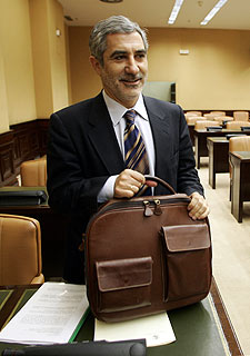 El coordinador general de IU, Gaspar Llamazares, en la comisión.