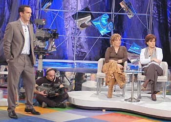 Santiago Acosta, presentador de  Salsa Rosa,  la apuesta de Tele 5 para las noches del sábado.
