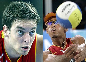 A la izquierda, Pau Gasol, durante un partido. A la derecha, Pablo Herrera, en la final de voley playa, en la que Brasil se impuso ayer a España.