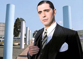  Worried Gardel,  fotografía de Marcos López que se exhibirá en la exposición  Sub-realismo criollo  en el Instituto Cervantes de Berlín.