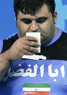 Rezazadeh besa el Corán