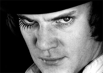 Malcolm McDowell, en  La naranja mecánica  (a la izquierda), de Stanley Kubrick