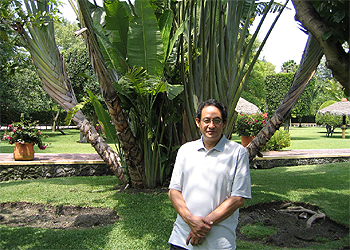 Sergio Aguayo, en las afueras de la ciudad semitropical de Cuernavaca.