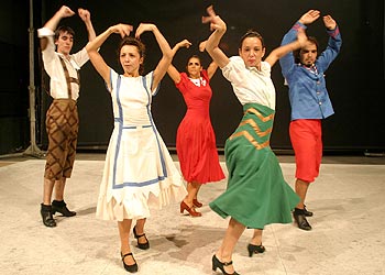 Escena del espectáculo  Alicia , de los Ulen.