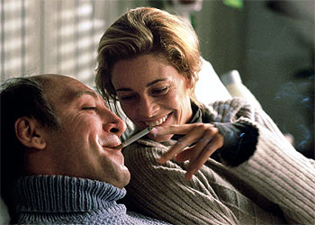 Javier Bardem y Belén Rueda, en una imagen de  Mar adentro. 