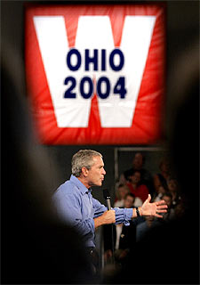 Bush durante su intervención de ayer en un acto electoral en Ohio.