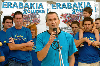 Batasuna presiona al PNV para que le 'devuelva' sus cargos