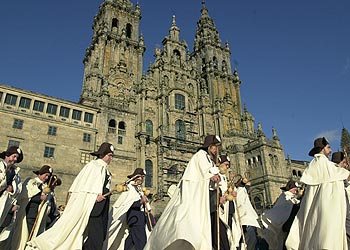 Procesión en la plaza del Obradoiro, de Santiago de Compostela, en el Xacobeo de 2000.