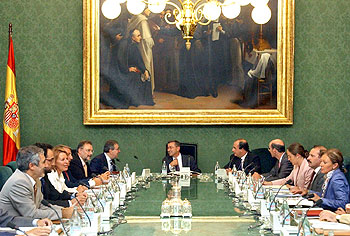 Los miembros de la comisión de investigación del 11-M, durante la reunión mantenida en el Congreso.