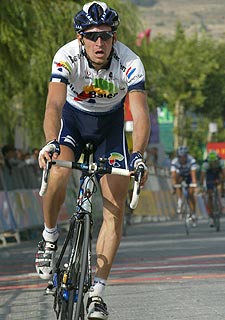 Denis Menchov, pedaleando hacia la victoria.