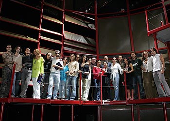 Los bailaores, cantaores y músicos de  Tarantos. 