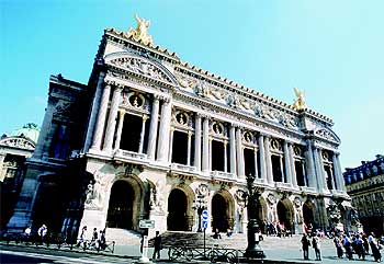El Palais Garnier, en la plaza de la Ópera de París.