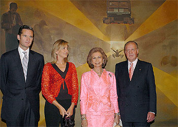 Los reyes de España y los duques de Palma de Mallorca, en la inauguración de la exposición de Dalí, en Venecia.