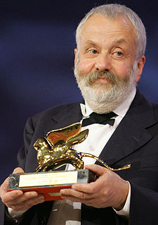 Mike Leigh, ganador del León de Oro por  Vera Drake , anoche en Venecia.