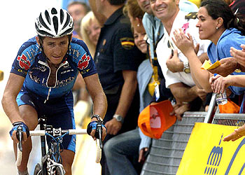 Roberto Heras aparece en la primera etapa montañosa