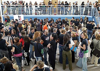 Algunos de los aspirantes a cantar en el futuro musical sobre Mecano.