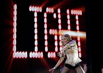 Madonna, el pasado día 8 en un concierto de su gira  Re-Invention  en Holanda.