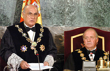 El presidente del Tribunal Supremo, Francisco José Hernando, pronuncia, en presencia del Rey, el discurso de apertura del año judicial.