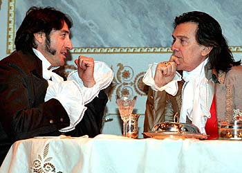 Carmelo Gómez (a la izquierda) y Josep Maria Flotats, en una escena de  La cena .