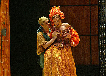 Nuria Moreno y Roberto Mori, en una escena de  La Celestina.  