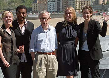 Woody Allen, en San Sebastián, con los actores de  Melinda y Melinda  Amanda Peet, Chiwetel Ejiofor, Chlöe Sevigny y Radha Mitchell.