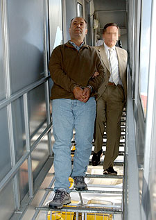 Julián Atxurra,  Pototo,  a su llegada a Barajas.