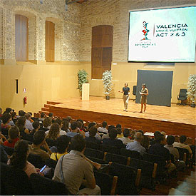 Los voluntarios, ayer, en el salón de actos de la Fundación Deportiva Municipal.