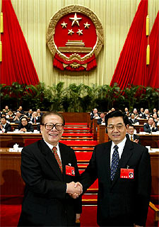 Jiang Zemin (izquierda) y Hu Jintao, en marzo de 2003.