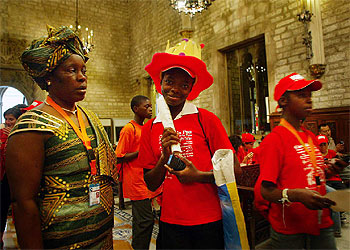 Los niños del Campamento de la Paz preguntan a Clos