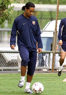 Ronaldinho, en un entrenamiento del Barça.