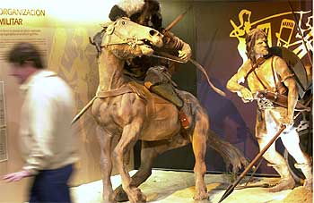 Varias figuras que se muestran en Vitoria en la exposición  Íberos: príncipes, guerreros y artesanos. 