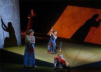 Escena de  Electra,  de Richard Strauss, durante su estreno en el teatro Campoamor de Oviedo.