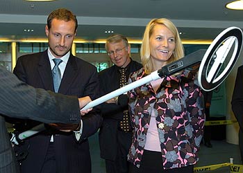 Haakon de Noruega y Mette-Marit, en Ginebra