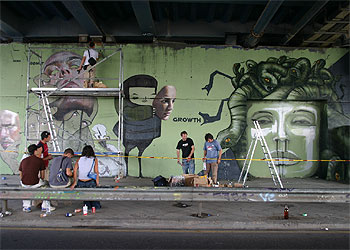 LOS ARTISTAS DEL 'GRAFFITI' MUESTRAN SU TALENTO EN SEVILLA.