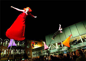 Cosmocaixa arrasa en su noche inaugural