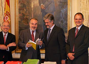 52 VOLÚMENES, 50 KILOS.