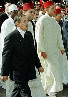El presidente Buteflika (izquierda) y el rey Mohamed VI, en 1999.rnrnESS