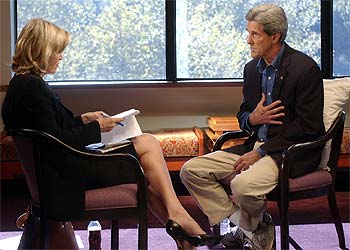 John Kerry, durante una entrevista con una cadena de televisión en vísperas del debate electoral de hoy.