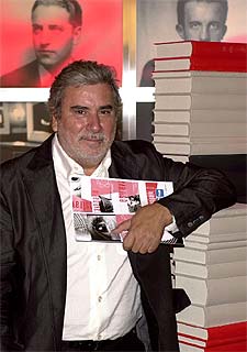 El director y presentador Javier Rioyo, en el plató de  Estravagario. 