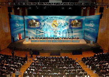 Imagen de la asamblea, ayer, en el Palacio Municipal de Congresos de IFEMA.