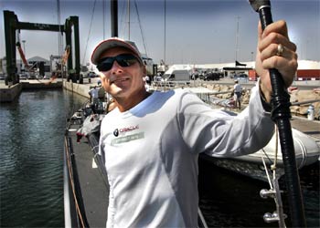 Chris Dickson, patrón del  Oracle , en el puerto náutico de Valencia, el pasado jueves.