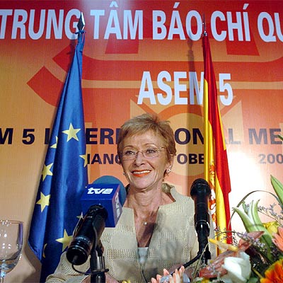 María Teresa Fernández de la Vega, durante la rueda de prensa en Hanoi.