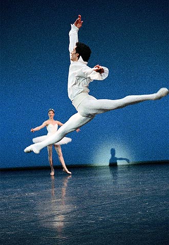 José Martínez, en una escena de  Études .