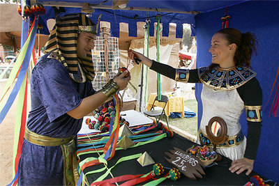 Uno de los puestos del mercadillo egipcio en el parque de La Vaguada.